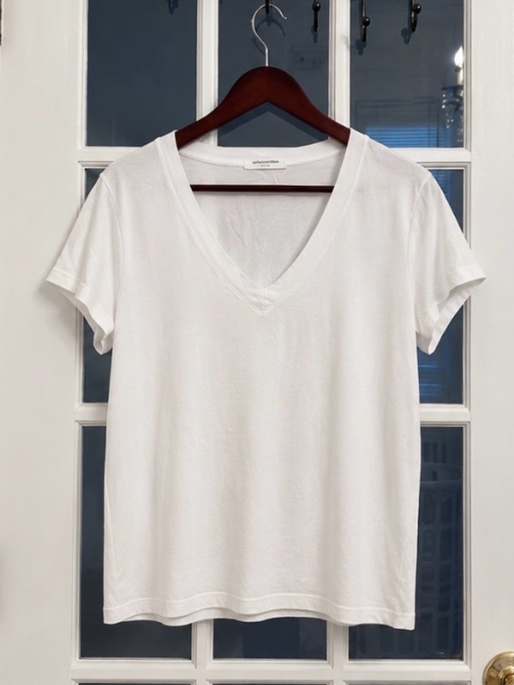 PERFECTWHITETEE Women’s White V-Neck Short Sleeve Tee Size S